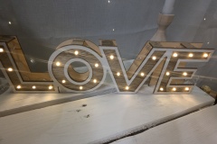 love-en-bois-lumineux-pour-table